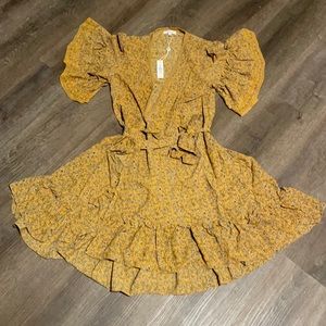 Brand new Max Studio floral mini